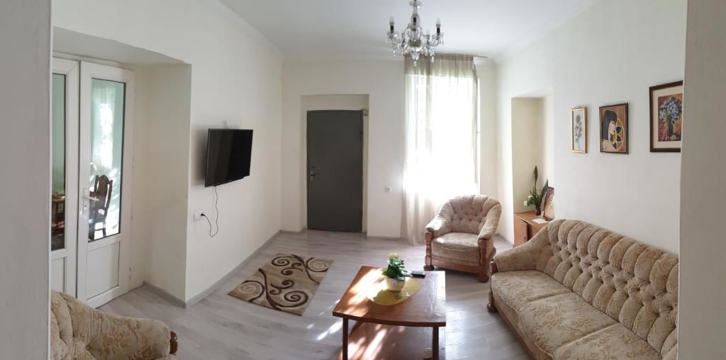 Дома для отпуска House near Downtown Тбилиси