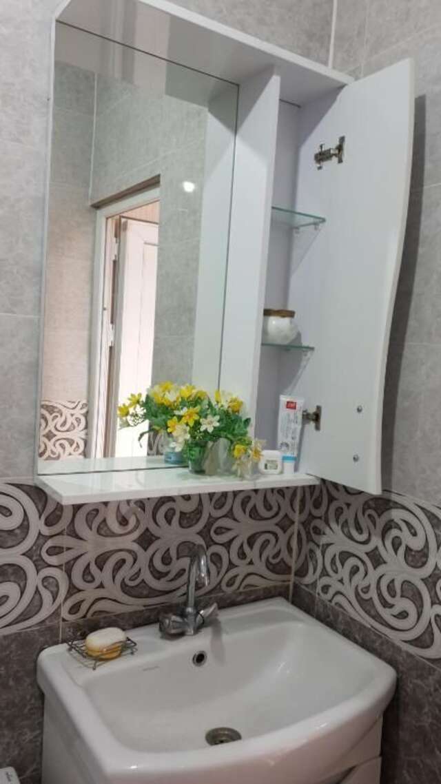 Дома для отпуска House near Downtown Тбилиси-18