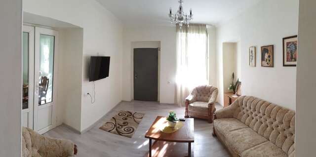 Дома для отпуска House near Downtown Тбилиси-27