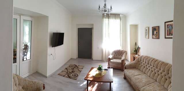 Дома для отпуска House near Downtown Тбилиси-5