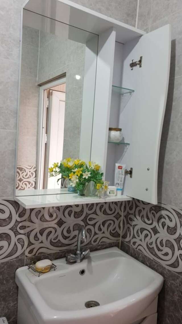 Дома для отпуска House near Downtown Тбилиси-11